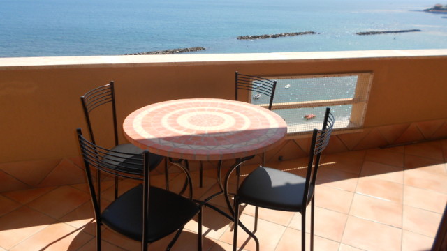 Santa Marinella. For rent, Mediterranean water front a truly exclusive apartment.