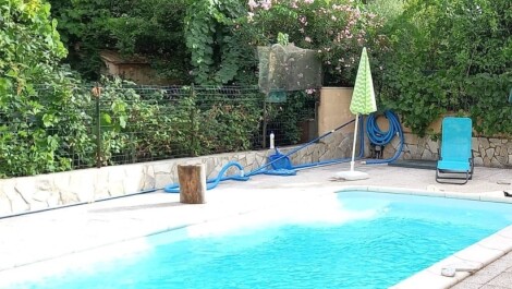 Santa Marinella – Villa angolare con piscina