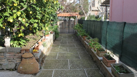 Santa Marinella. For Sale a centrally located one family villa near all services, bus lines and train station.