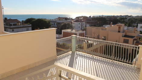 Santa Marinella, attico fronte passeggiata