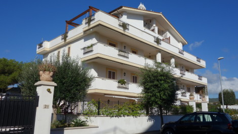 Santa Marinella – Via Buonarroti, complesso privato e signorile