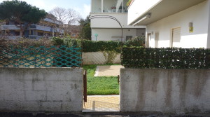 ingresso esterno giardino