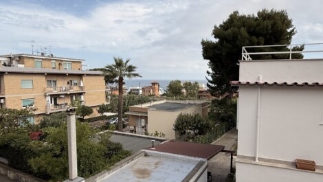 Santa Marinella – Zona centrale – Villa angolare con vista mare